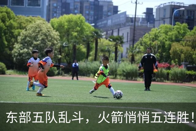 东部五队乱斗，火箭悄悄五连胜！库里爆发哈登破局，老炮宝刀不老